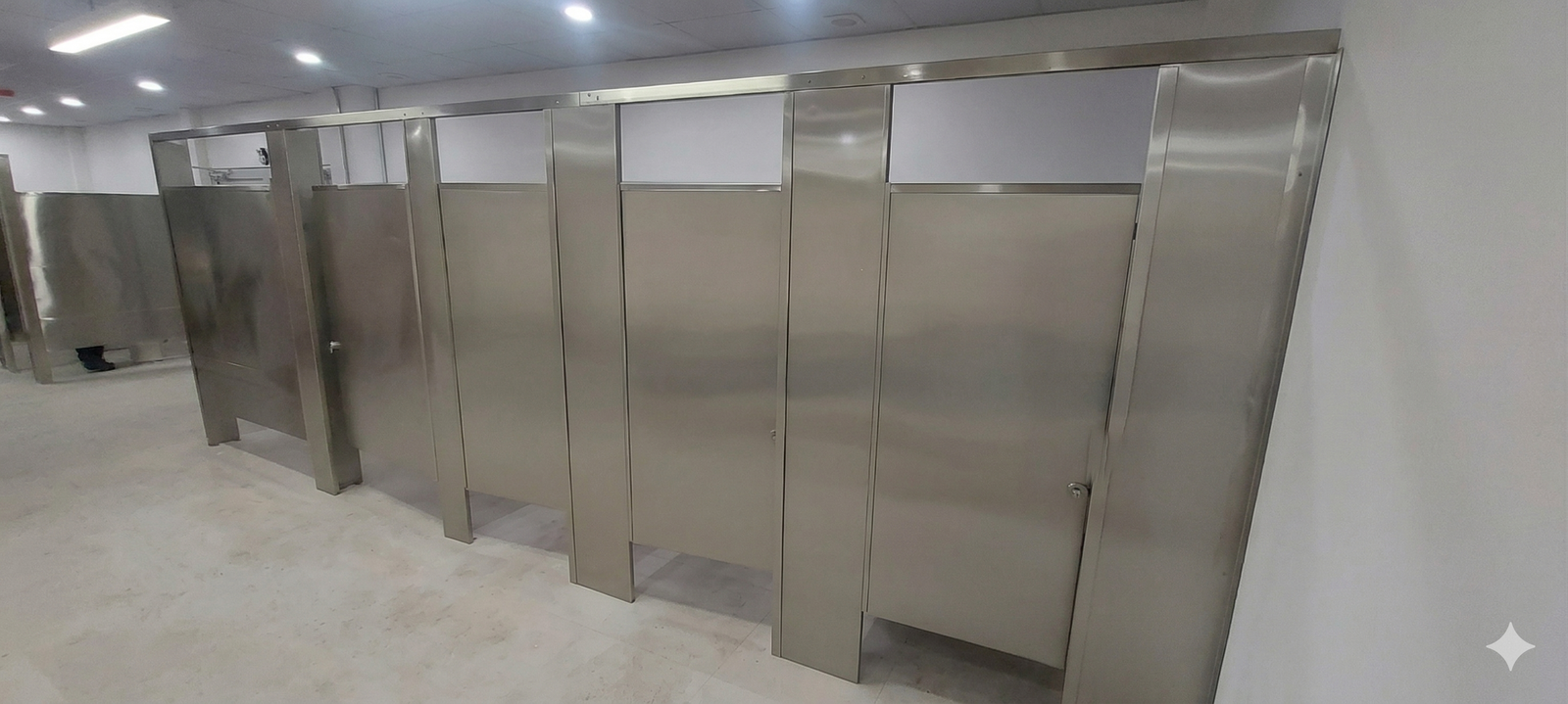 Divisiones de baños en acero inoxidable